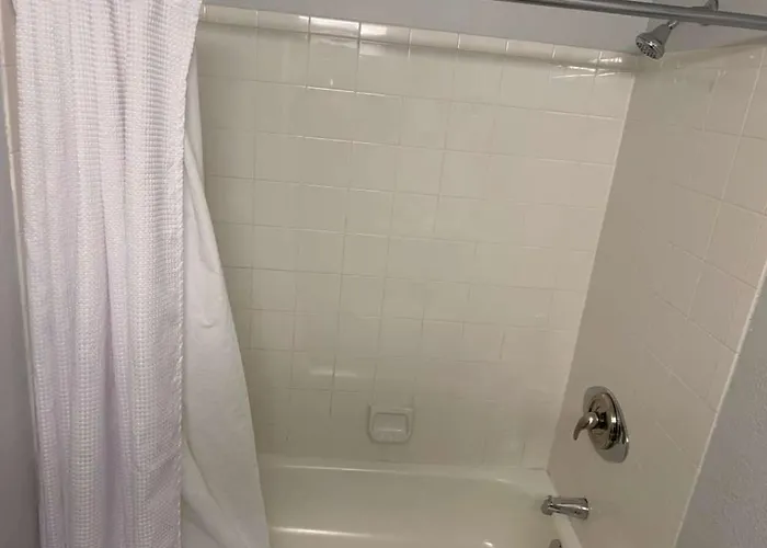 Mesmerising 2 Bedroom At Dv *
